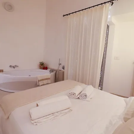 Bacchus Luxury Historic Center, Jacuzzi & Parking 度假居 *