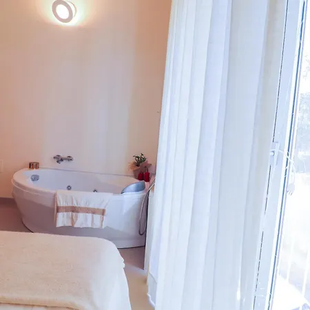 Bacchus Luxury Historic Center, Jacuzzi & Parking * 奥特朗托